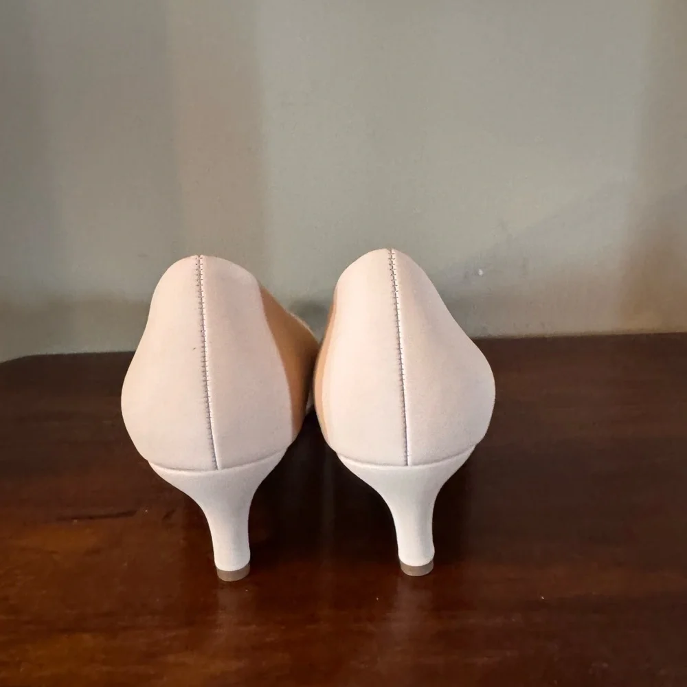 Dream Pairs Comfy Round Tor Low Heel Pumps - Nude/Nubuck - sz 9.5 - New in Box